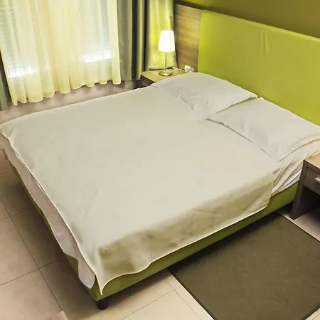 Garni Zenit 3* Novi Sad