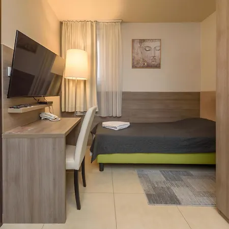 Garni Zenit 3* Novi Sad