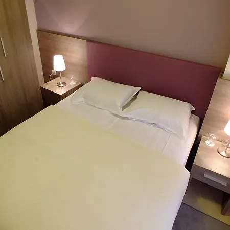 Garni Zenit 3* Novi Sad